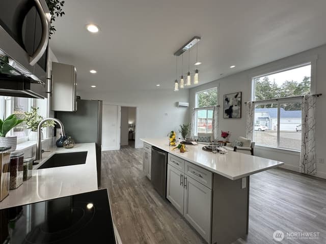 Property photo for 638 Rainbow Ct NE, Ocean Shores photo 4