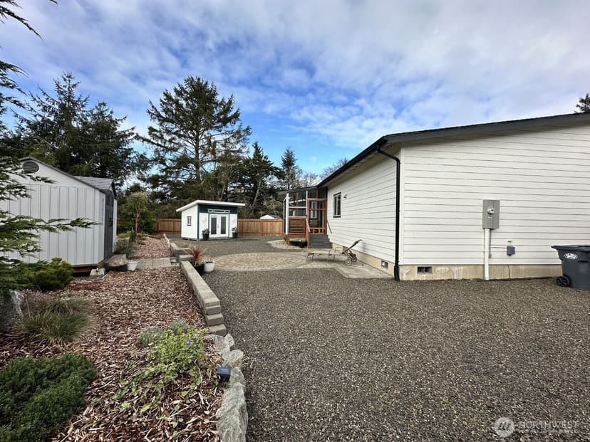 Property photo for 638 Rainbow Ct NE, Ocean Shores photo 21