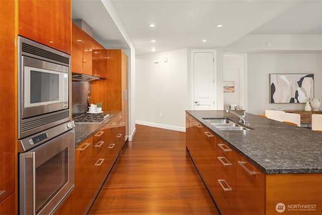 Property photo for 1920 4th Avenue #2702, Seattle photo 3