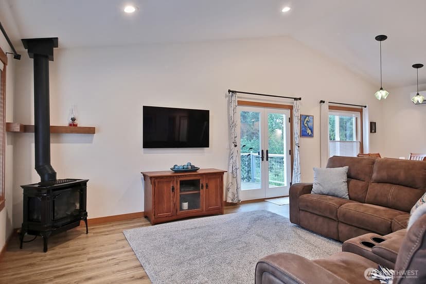 Property photo for 2903 Hi Crest Road, Langley photo 5