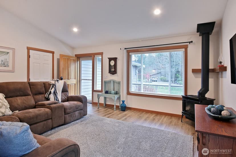 Property photo for 2903 Hi Crest Road, Langley photo 4