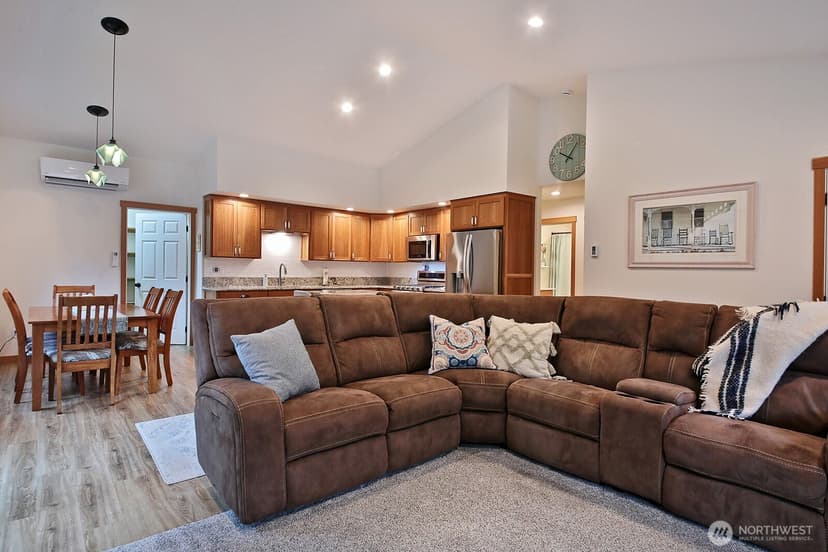 Property photo for 2903 Hi Crest Road, Langley photo 6
