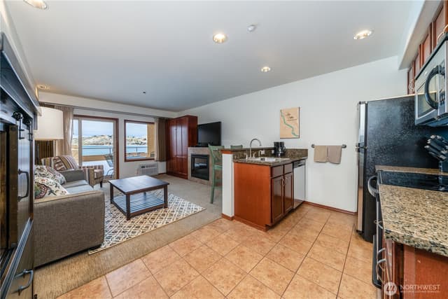 Property photo for 322 W Woodin Avenue #512, Chelan photo 4