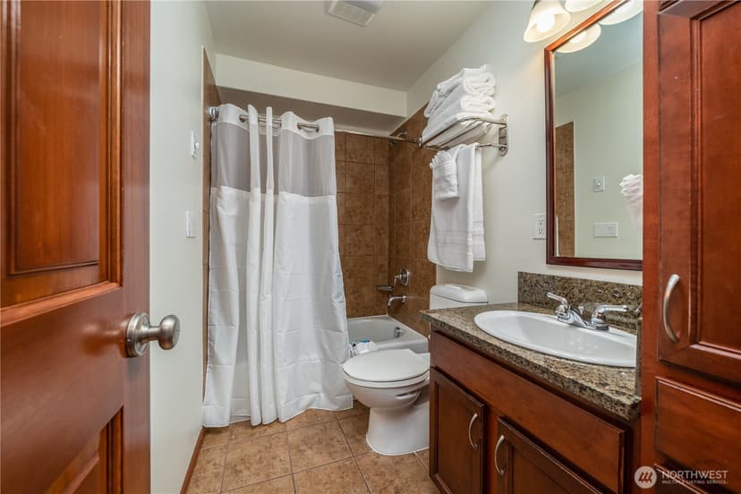 Property photo for 322 W Woodin Avenue #512, Chelan photo 14