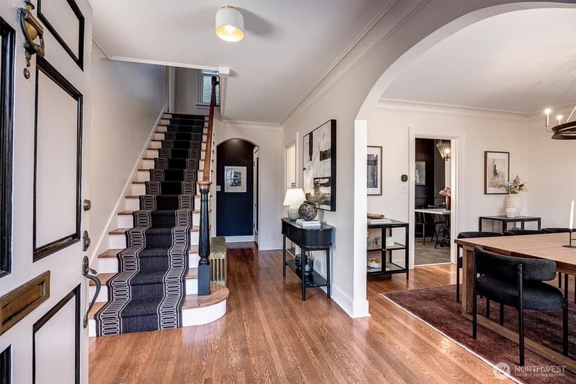 Property photo for 2103 5th Avenue N, Seattle photo 5