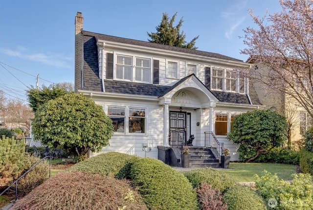 Property photo for 2103 5th Avenue N, Seattle photo 3