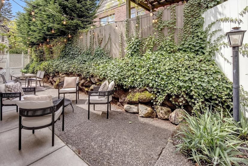 Property photo for 2103 5th Avenue N, Seattle photo 34