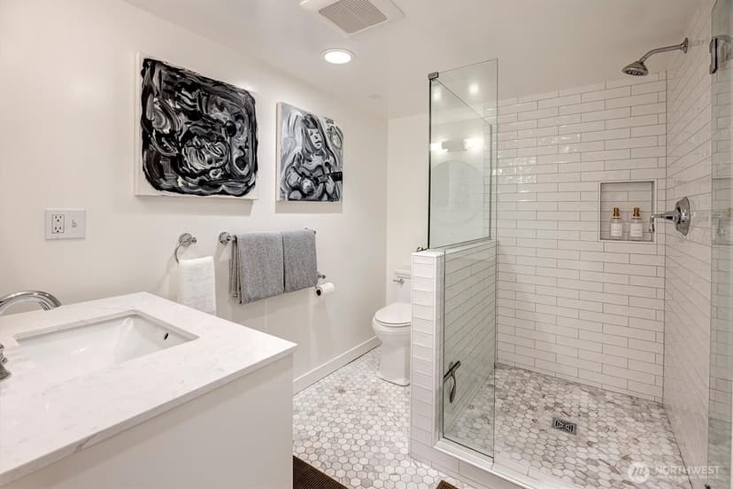 Property photo for 2103 5th Avenue N, Seattle photo 31