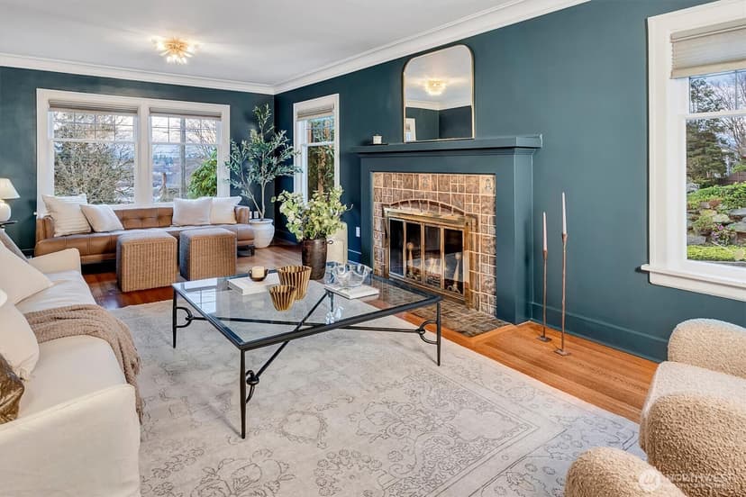Property photo for 2103 5th Avenue N, Seattle photo 17
