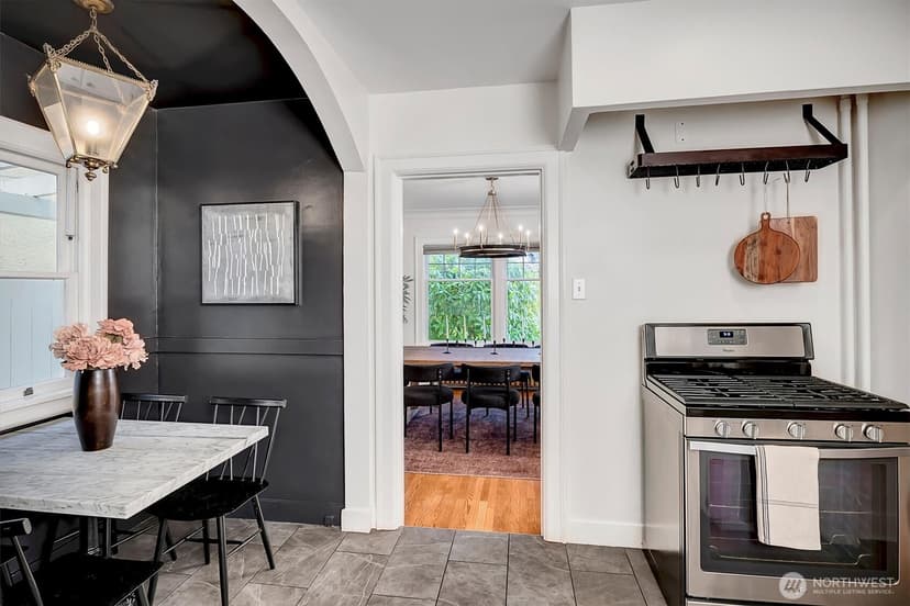 Property photo for 2103 5th Avenue N, Seattle photo 13