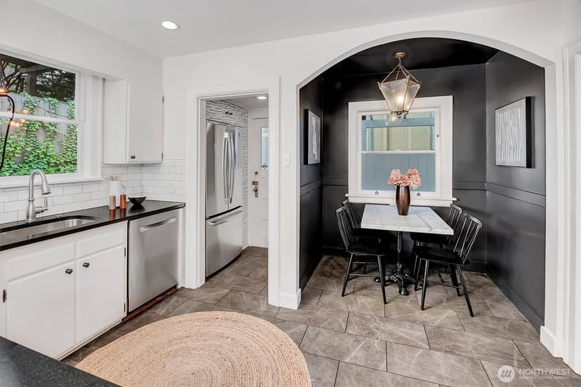Property photo for 2103 5th Avenue N, Seattle photo 12