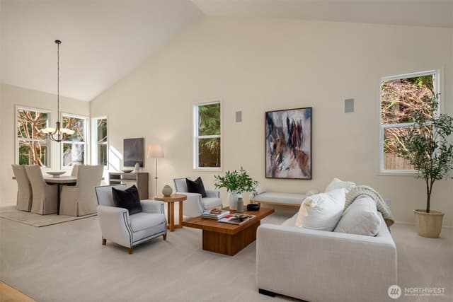 Property photo for 10647 Woodhaven Lane, Bellevue photo 3