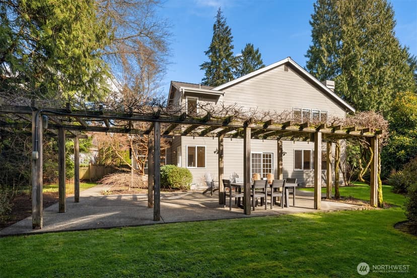 Property photo for 10647 Woodhaven Lane, Bellevue photo 2