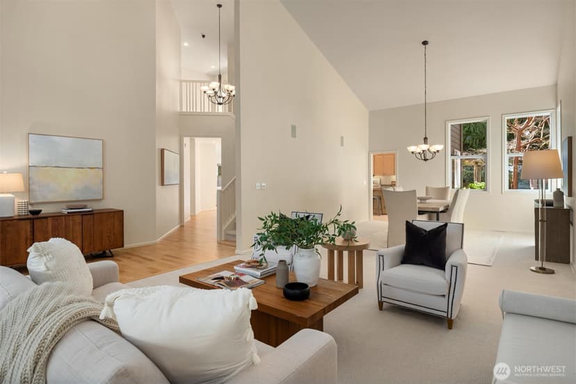 Property photo for 10647 Woodhaven Lane, Bellevue photo 4