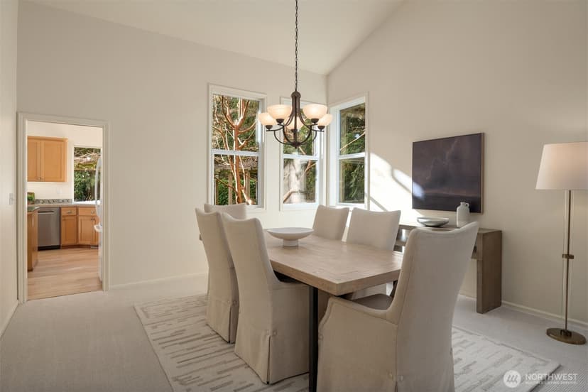 Property photo for 10647 Woodhaven Lane, Bellevue photo 6