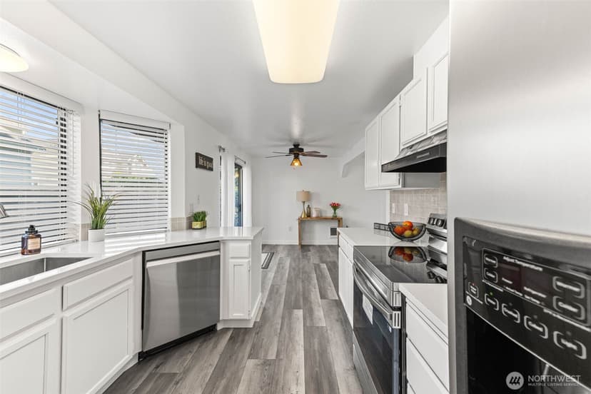 Property photo for 5 W Shore Avenue SW, Lakewood photo 15