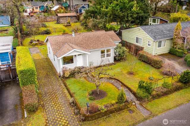 Property photo for 16011 27th Avenue NE, Shoreline photo 3