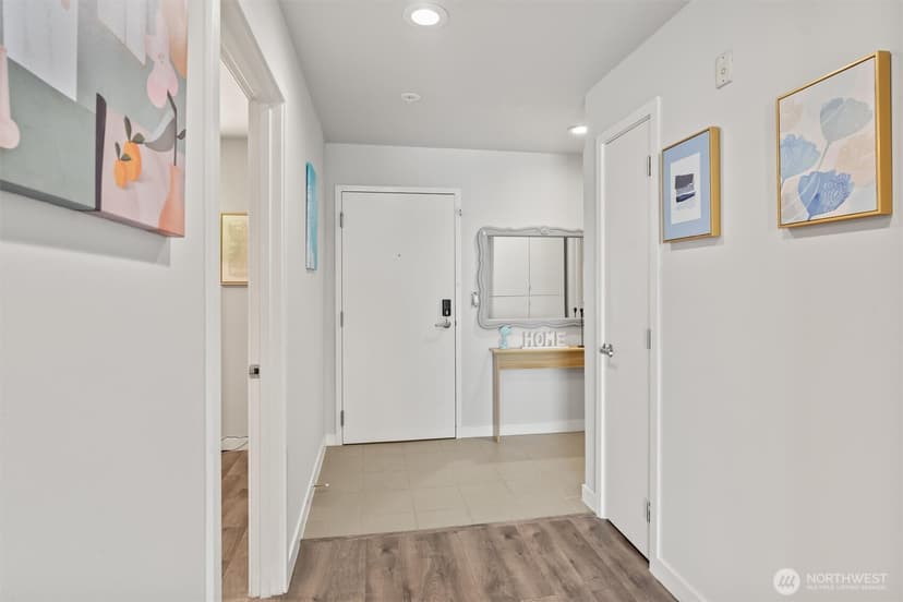 Property photo for 321 10th Avenue S #705, Seattle photo 6