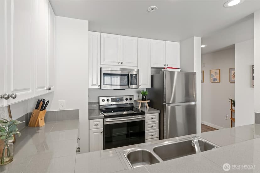 Property photo for 321 10th Avenue S #705, Seattle photo 15