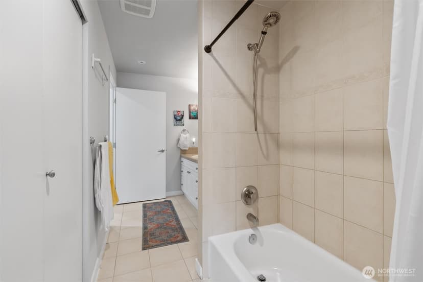 Property photo for 321 10th Avenue S #705, Seattle photo 23
