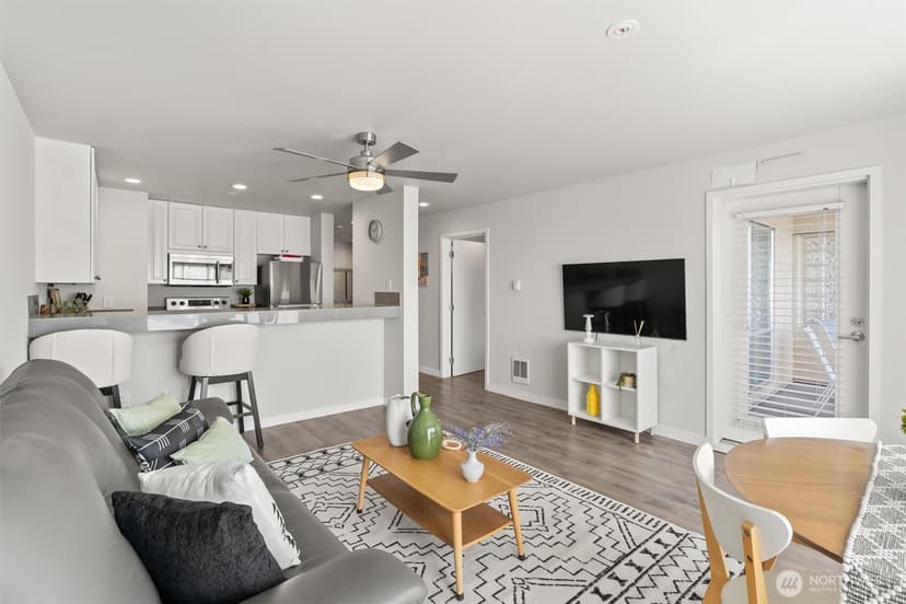 Property photo for 321 10th Avenue S #705, Seattle photo 9