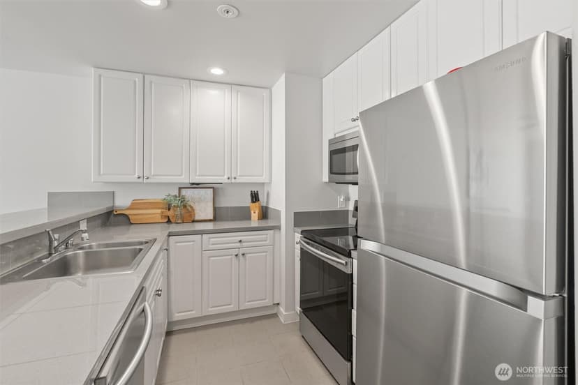 Property photo for 321 10th Avenue S #705, Seattle photo 14