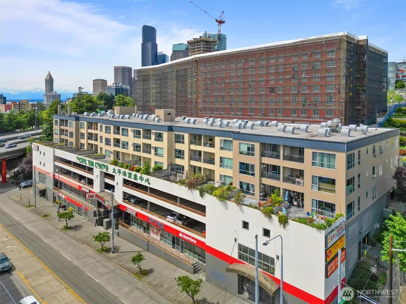 Property photo for 321 10th Avenue S #705, Seattle photo 2