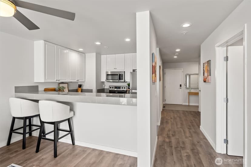 Property photo for 321 10th Avenue S #705, Seattle photo 12