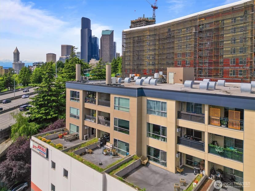 Property photo for 321 10th Avenue S #705, Seattle photo 3