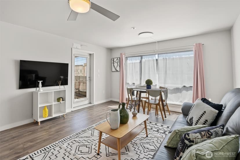 Property photo for 321 10th Avenue S #705, Seattle photo 11