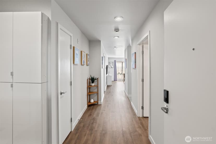 Property photo for 321 10th Avenue S #705, Seattle photo 7