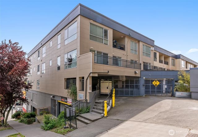 Property photo for 321 10th Avenue S #705, Seattle photo 4