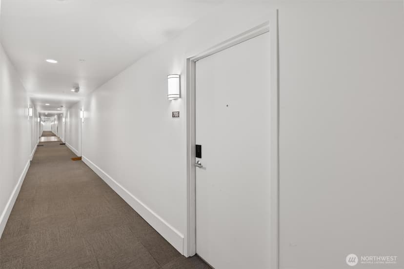 Property photo for 321 10th Avenue S #705, Seattle photo 5