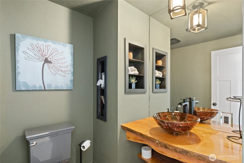 Property photo for 661 W Pacific Avenue, Ronald photo 16