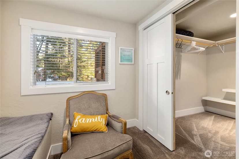 Property photo for 661 W Pacific Avenue, Ronald photo 21