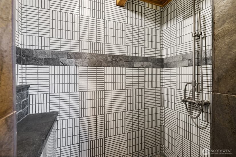 Property photo for 661 W Pacific Avenue, Ronald photo 25