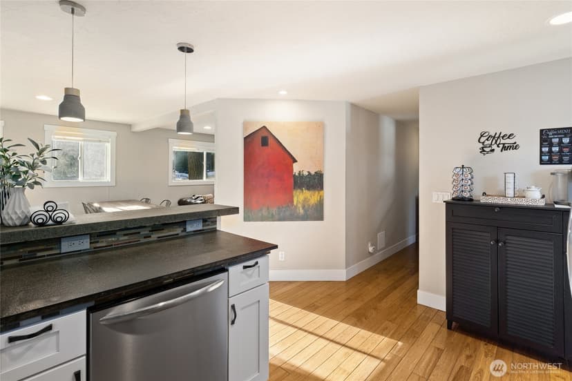 Property photo for 661 W Pacific Avenue, Ronald photo 13
