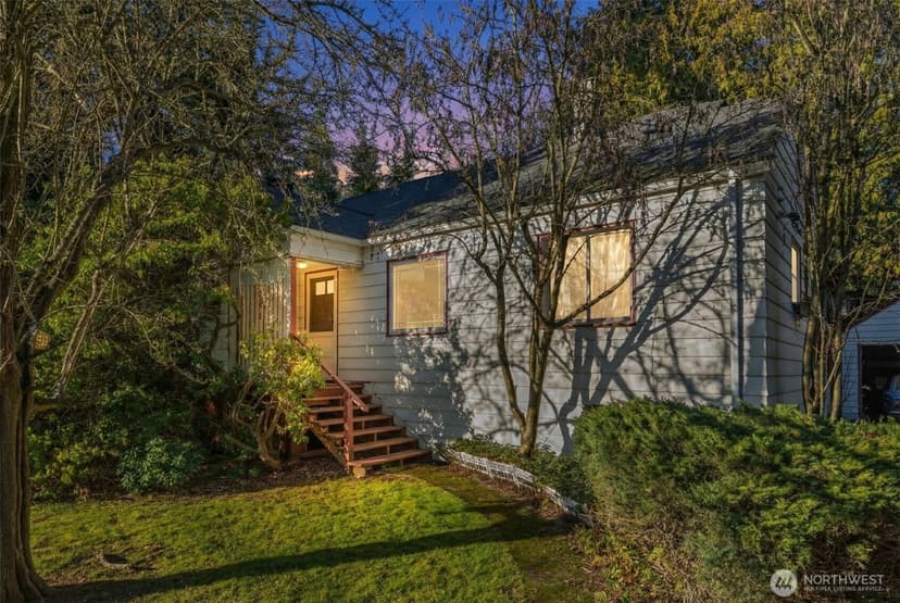 Property photo for 104 NE 120th Street, Seattle photo 4