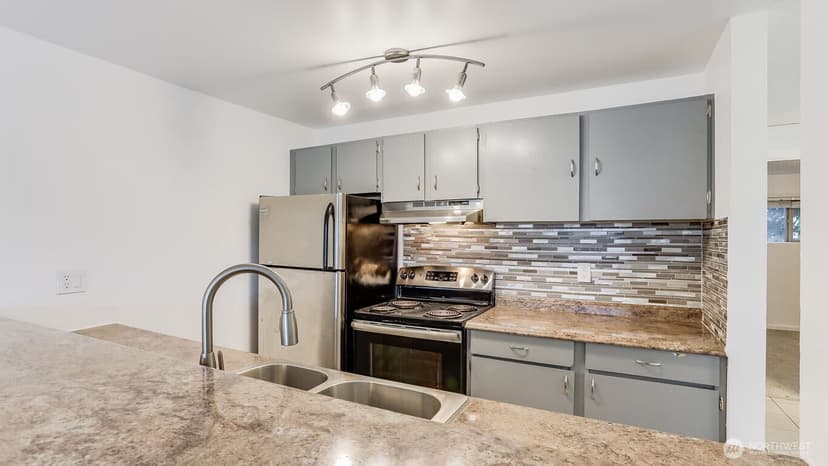 Property photo for 31003 14th Avenue S #D 13, Federal Way photo 9
