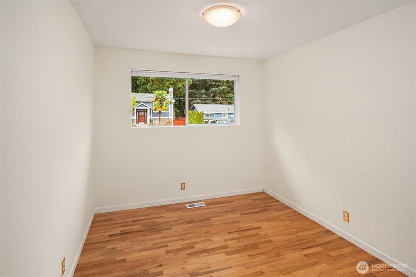 Property photo for 1428 153rd Place SE, Bellevue photo 24