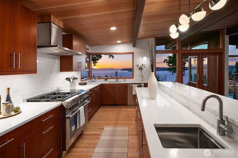 Property photo for 12524 Marine View Drive, Edmonds photo 13