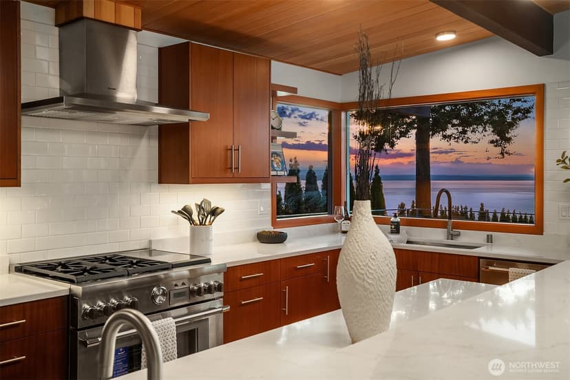 Property photo for 12524 Marine View Drive, Edmonds photo 14
