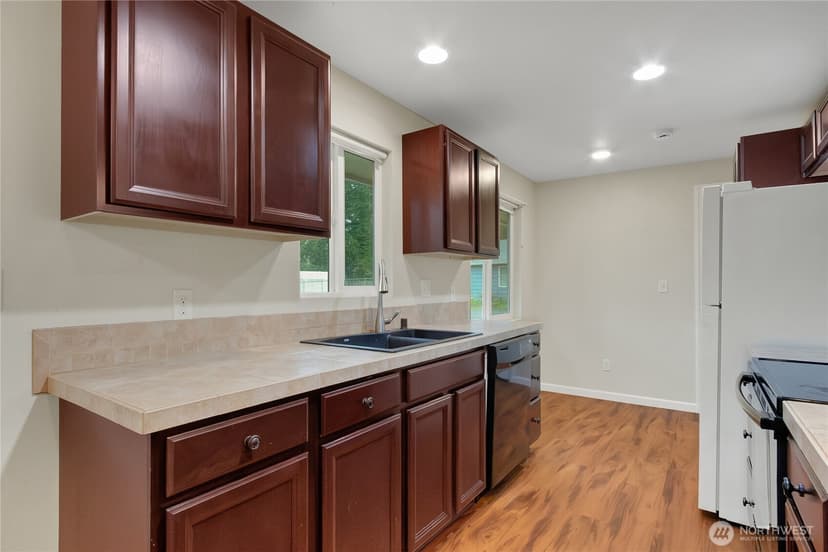 Property photo for 9022 Lorraine Avenue S, Lakewood photo 11