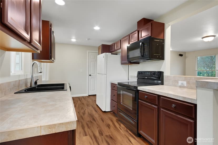 Property photo for 9022 Lorraine Avenue S, Lakewood photo 10
