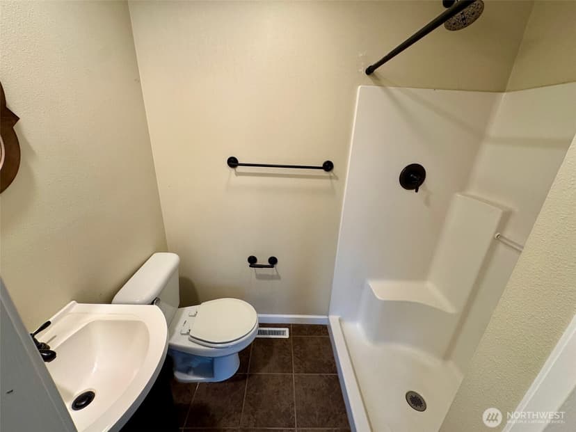Property photo for 9022 Lorraine Avenue S, Lakewood photo 21