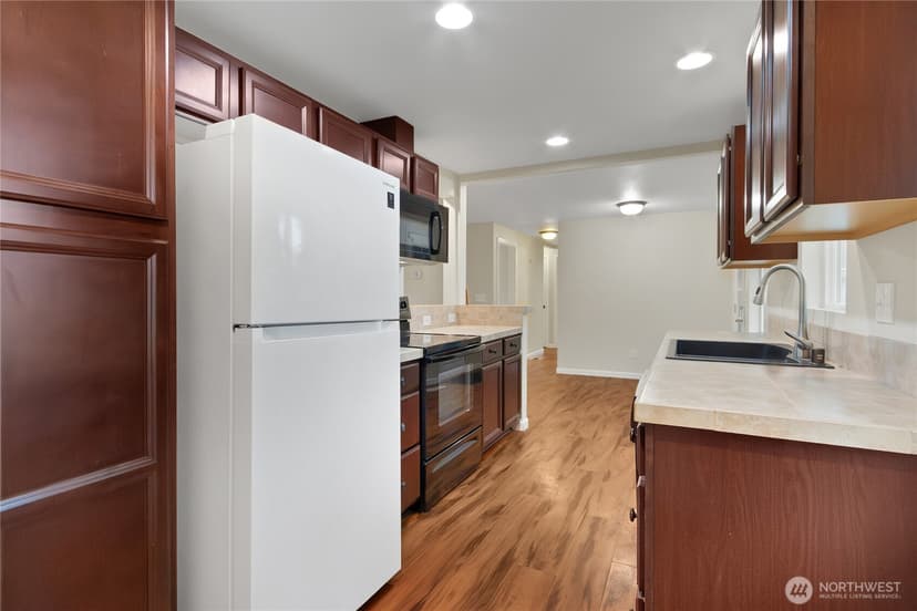 Property photo for 9022 Lorraine Avenue S, Lakewood photo 12