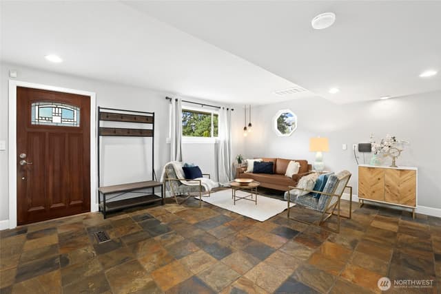 Property photo for 20604 4th Avenue S, Des Moines photo 4