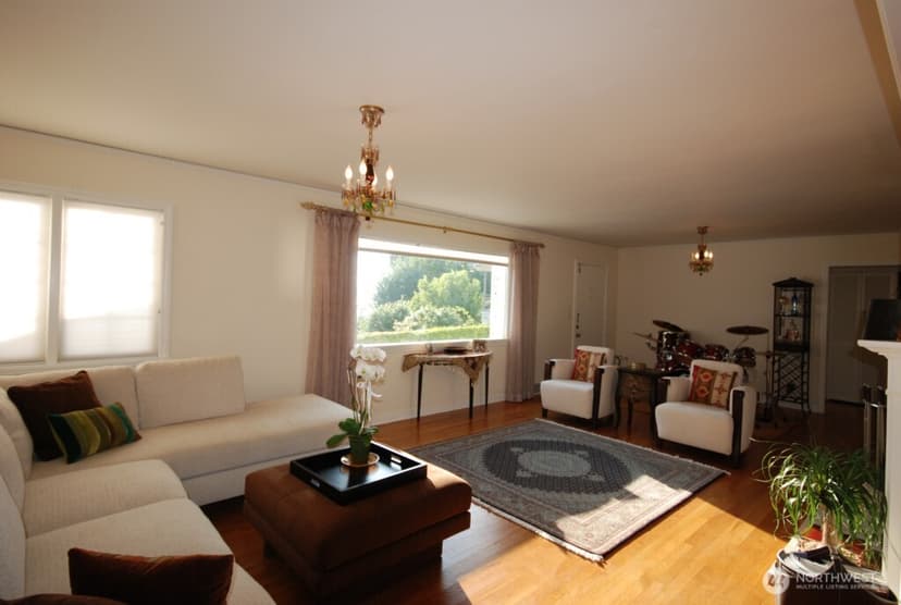 Property photo for 3950 Lake WA Boulevard NE, Kirkland photo 2