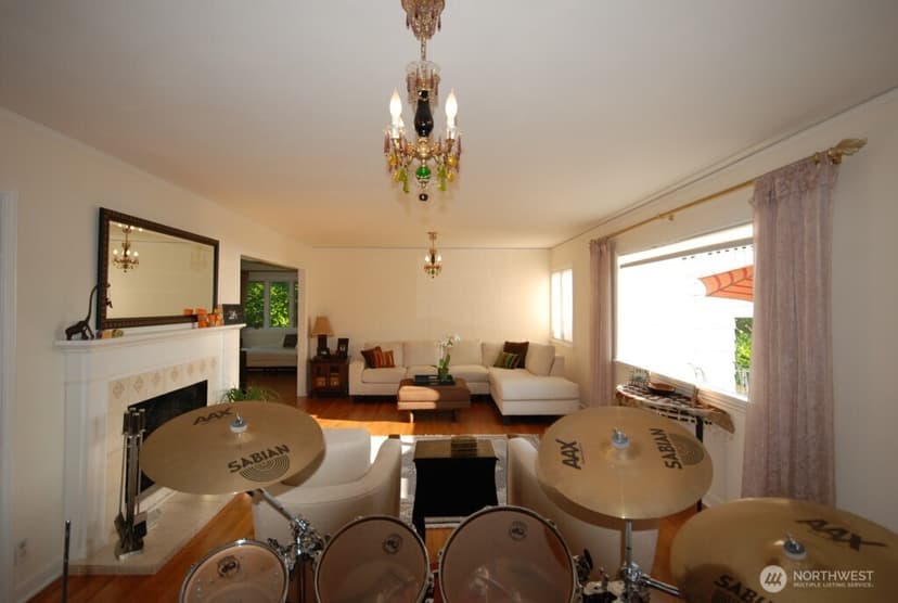 Property photo for 3950 Lake WA Boulevard NE, Kirkland photo 3