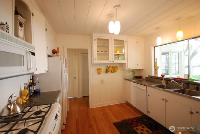 Property photo for 3950 Lake WA Boulevard NE, Kirkland photo 4